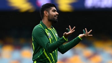 বাবরকে দলে নেওয়া নিয়ে ক্ষোভ, বিশ্বকাপের পর পাকিস্তান নির্বাচকের পদত্যাগ!