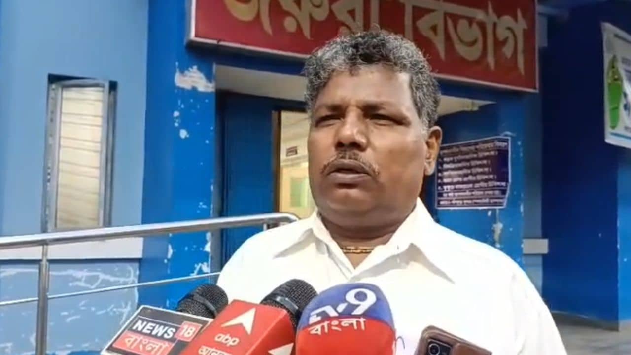 WB Assembly Election 2026 : পতাকা খুলতে গিয়েছিলেন, জুটল মার, ভোটবঙ্গে আক্রান্ত সরকারি কর্মী