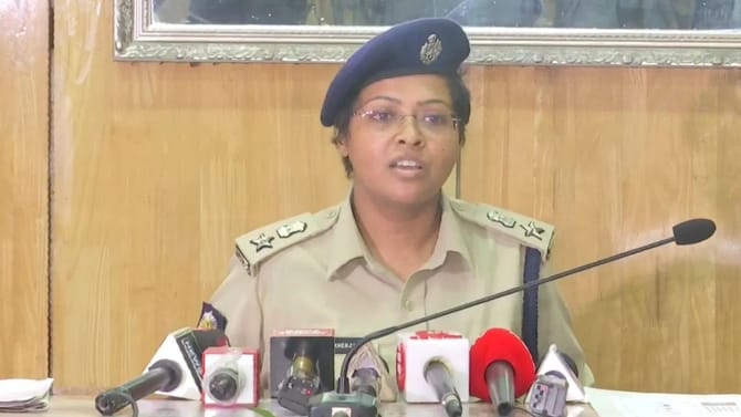 রাজ্য পুলিশে ফের রদবদল কমিশনের, সরানো হল ডিসি সেন্ট্রাল ইন্দিরাকে