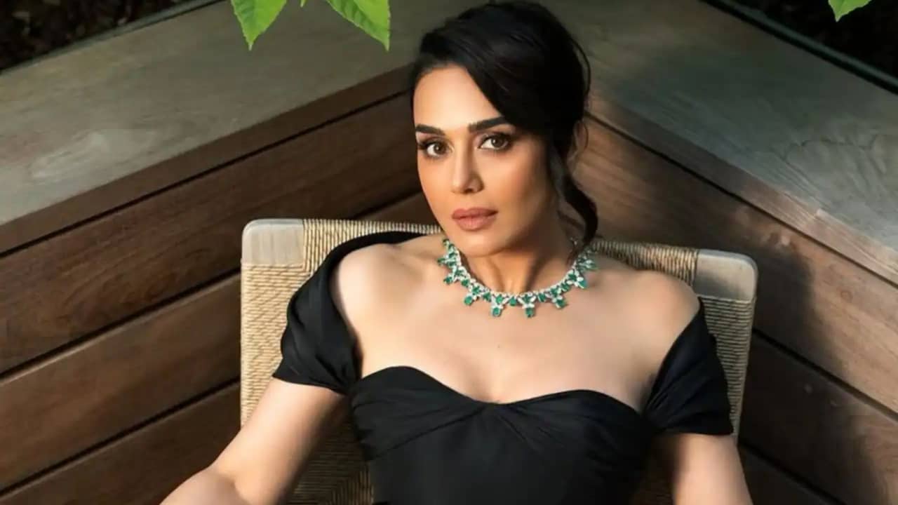 বান্দ্রার বিলাসবহুল ফ্ল্যাট ১৮ কোটিতে বিক্রি করলেন প্রীতি জিন্টা! পাকাপাকি ভারত ছাড়ছেন?