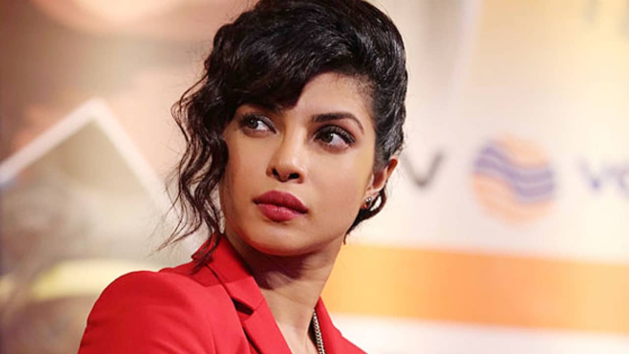 কেন বলিউড ছাড়তে বাধ্য হয়েছিলেন প্রিয়াঙ্কা? বিস্ফোরক তথ্য সামনে আনলেন দেশিগার্ল