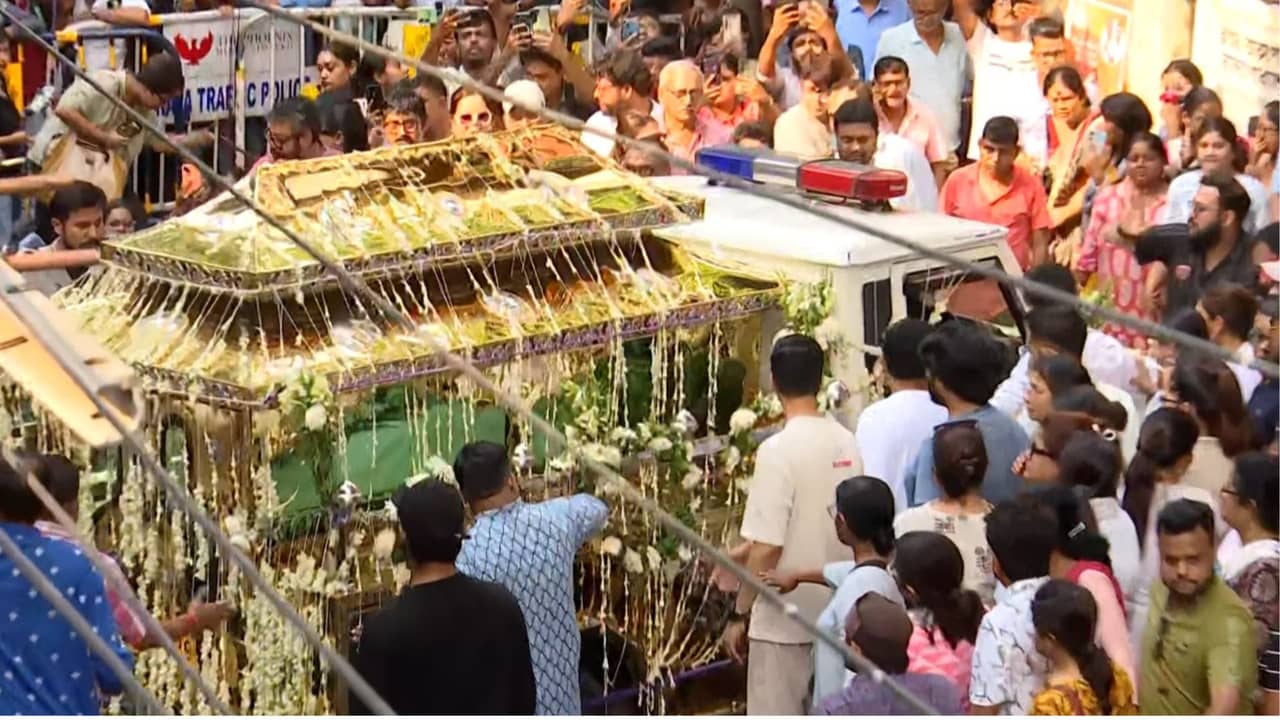 বাড়িতে এলেন নিথর রাহুল, প্রিয় বাবিনকে দেখতে মানুষের ঢল