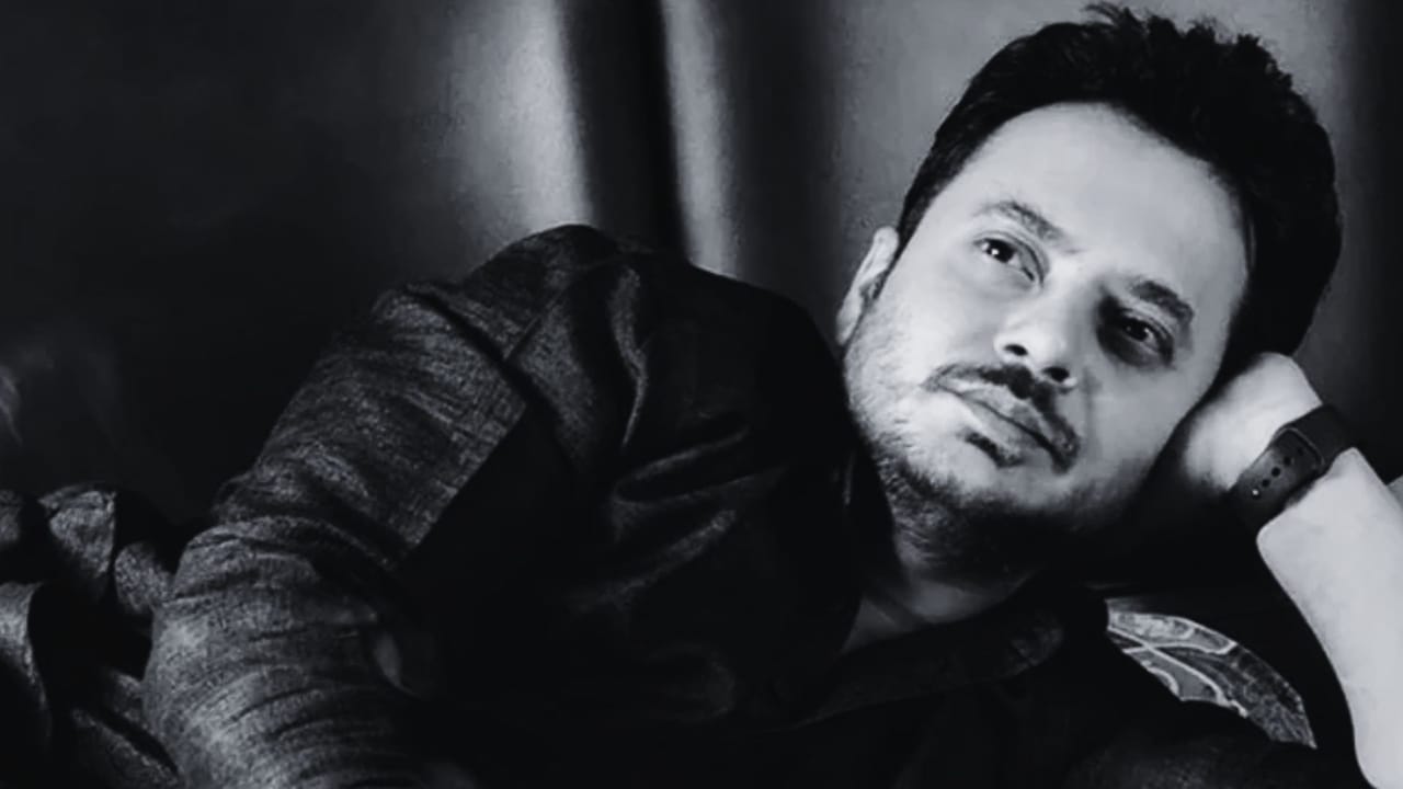 অরুণোদয় থেকে রাহুল হয়ে ওঠার এক অসম্পূর্ণ রূপকথা অরুণোদয় থেকে রাহুল হয়ে ওঠার এক অসম্পূর্ণ রূপকথা