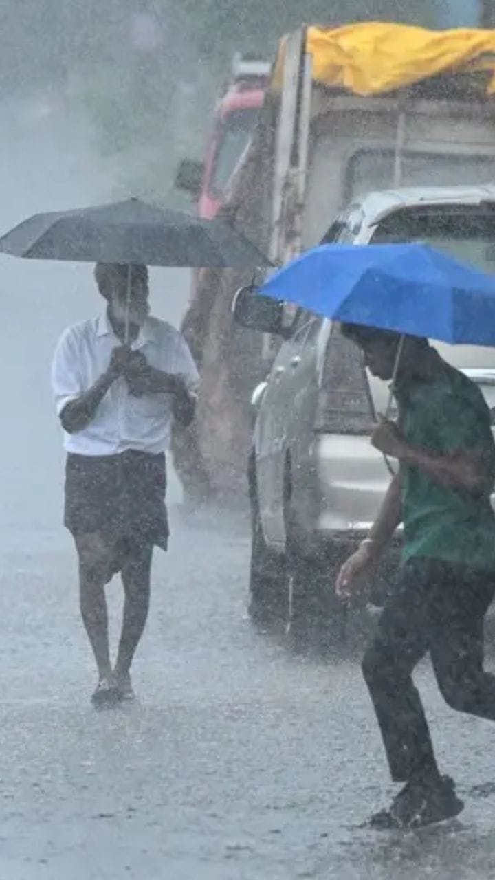 আকাশ কালো করে আবার আসছে কালবৈশাখী