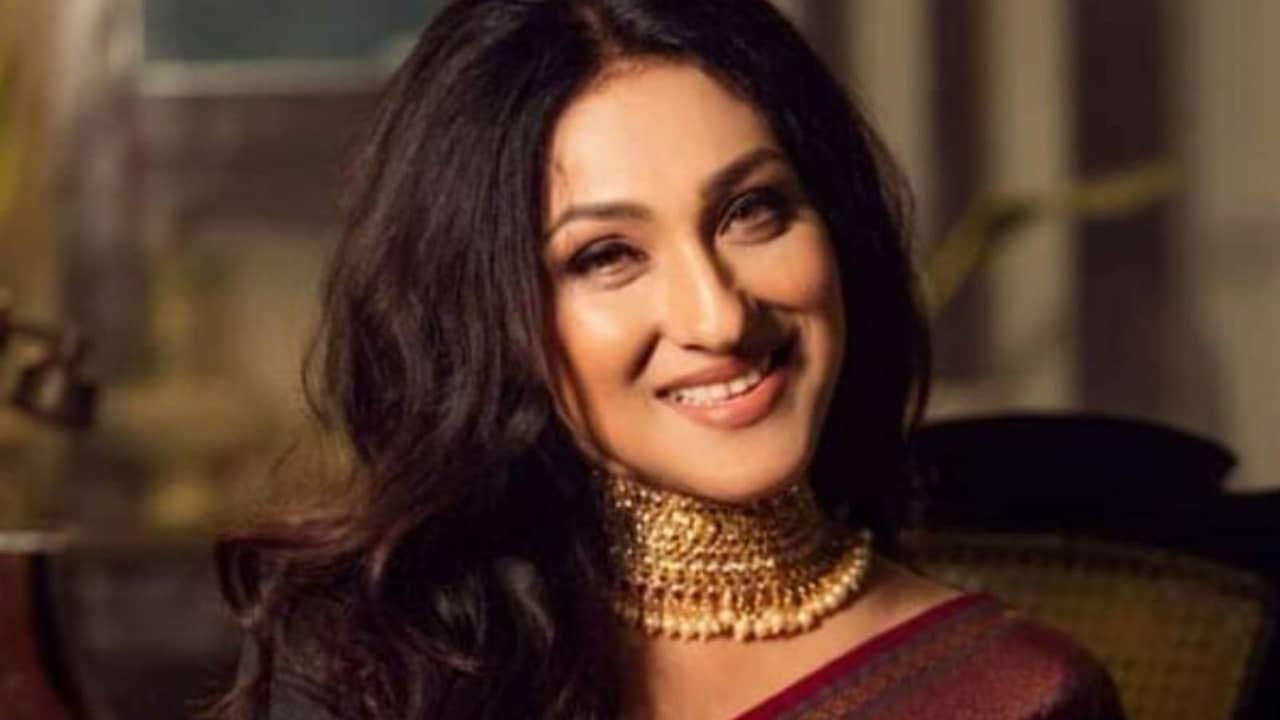 বহুবার কর্পূরের মত উবিয়ে দেওয়ার চেষ্টা হয়েছে? কী বললেন ঋতুপর্ণা সেনগুপ্ত?