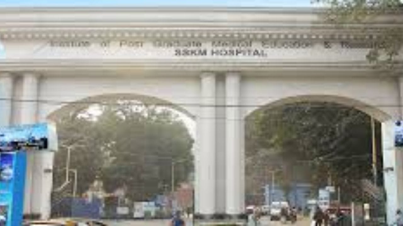 ভয়ঙ্কর! SSKM-র নিউ ওপিডি বিল্ডিংয়ের তিনতলায় যা দৃশ্য় দেখা গেল... ভয়ঙ্কর! SSKM-র নিউ ওপিডি বিল্ডিংয়ের তিনতলায় যা দৃশ্য় দেখা গেল...