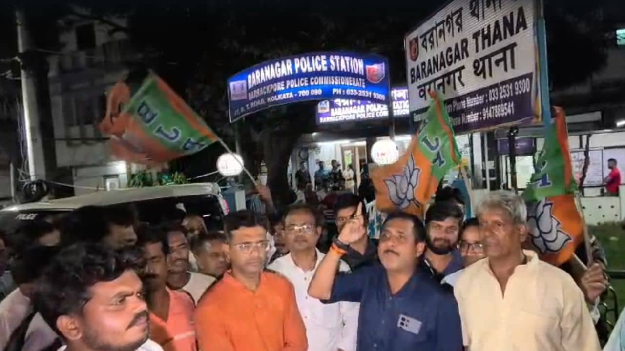 vandalism at Girish Park: তৃণমূল এখনও অভিযোগই করল না, স্বতঃপ্রণোদিত মামলা দায়ের করে ৪ জনকে গ্রেফতার পুলিশের, সজলের নেতৃত্বে বিক্ষোভ বিজেপির