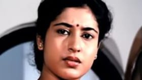 শতাব্দী রায়ের কোন বাংলা ছবির গল্প থেকে বিখ্যাত হিন্দি ছবি তৈরি হয়?