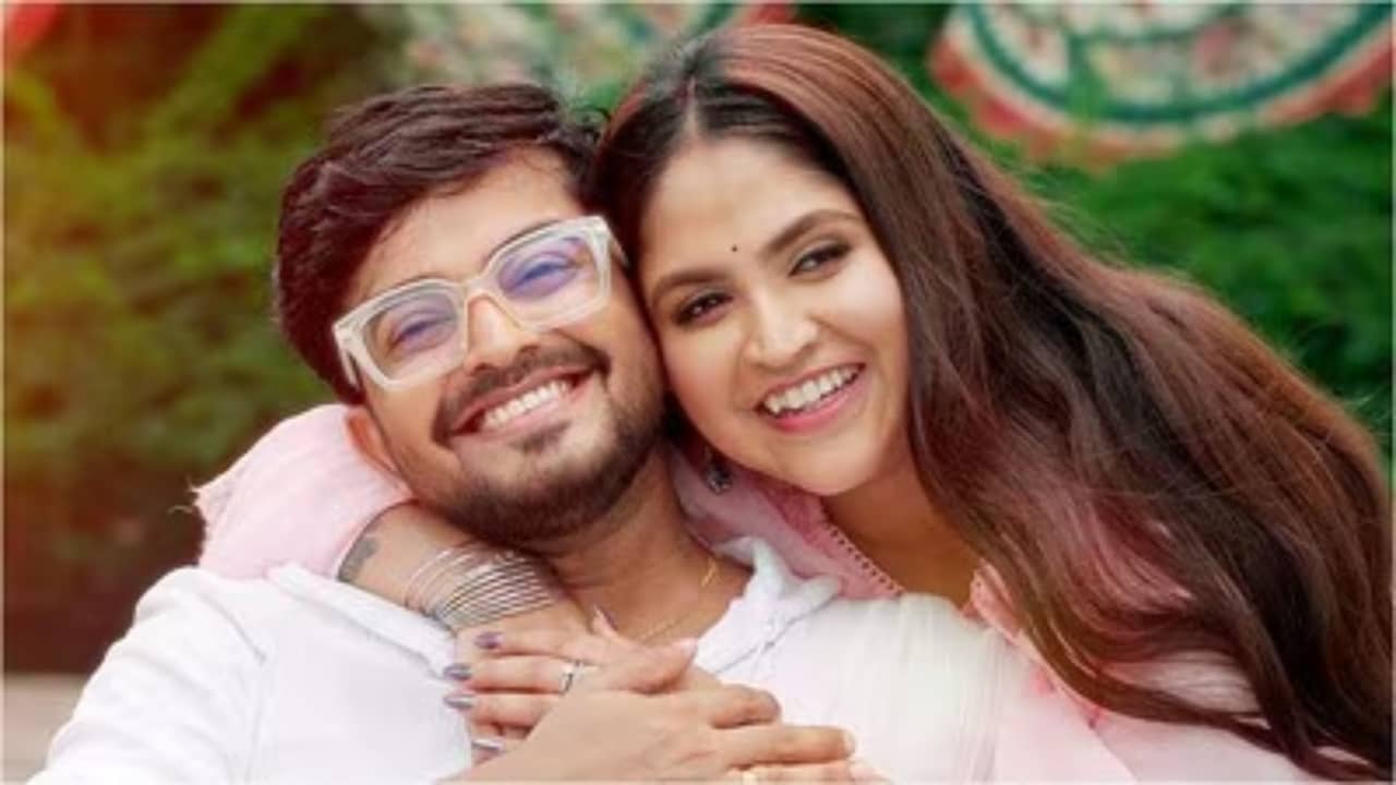 সায়ক কি দেবলীনার বয়ফ্রেন্ড? অবশেষে সবটা বলেই ফেললেন গায়িকা