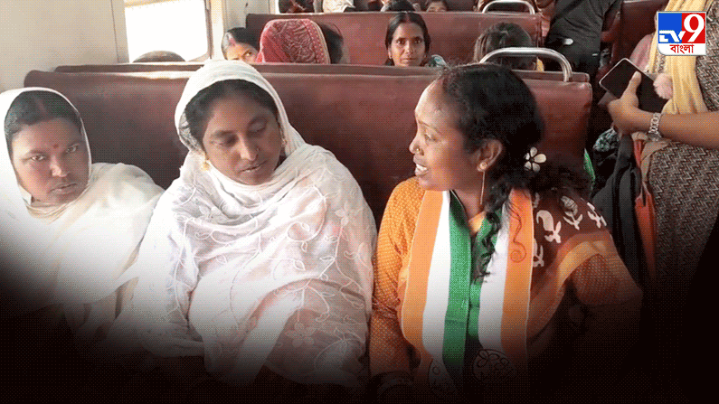 Bankura: হঠাৎ দলবল নিয়ে লোকাল ট্রেনে, কী বলছেন তৃণমূল প্রার্থী?