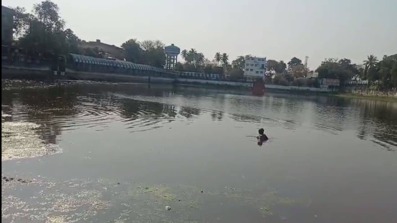 Tarakeswar: দুধ পুকুরে স্নানে নামতেই হাড়হিম ঘটনা, দোলের দিন বাচ্চাটার সঙ্গে এমন হবে কেউ ভাবেনি