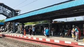 ওভারহেড তারে বিদ্যুৎ সংযোগ বিচ্ছিন্ন, বিপর্যস্ত ট্রেন পরিষেবা