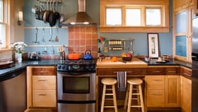 রান্নাঘরে জুতো-চটি পরে প্রবেশ করছেন? অজান্তেই ডেকে আনছেন বড় বিপদ