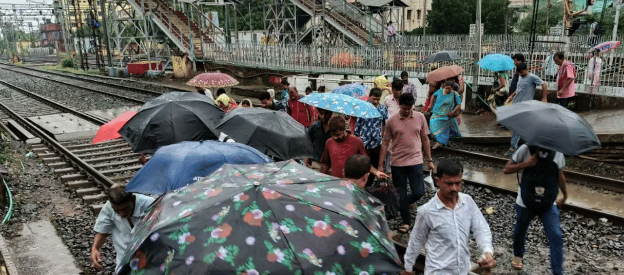 Weather Latest Update : সপ্তাহান্তে রাজ্যজুড়ে ঝড়ের সঙ্গে প্রবল বৃষ্টি! আজ কেমন থাকবে আবহাওয়া?