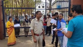 Live: ভোটার তালিকায় নাম বাদ নিয়ে চাপানউতোর, আজ গ্রুপ সি পরীক্ষা