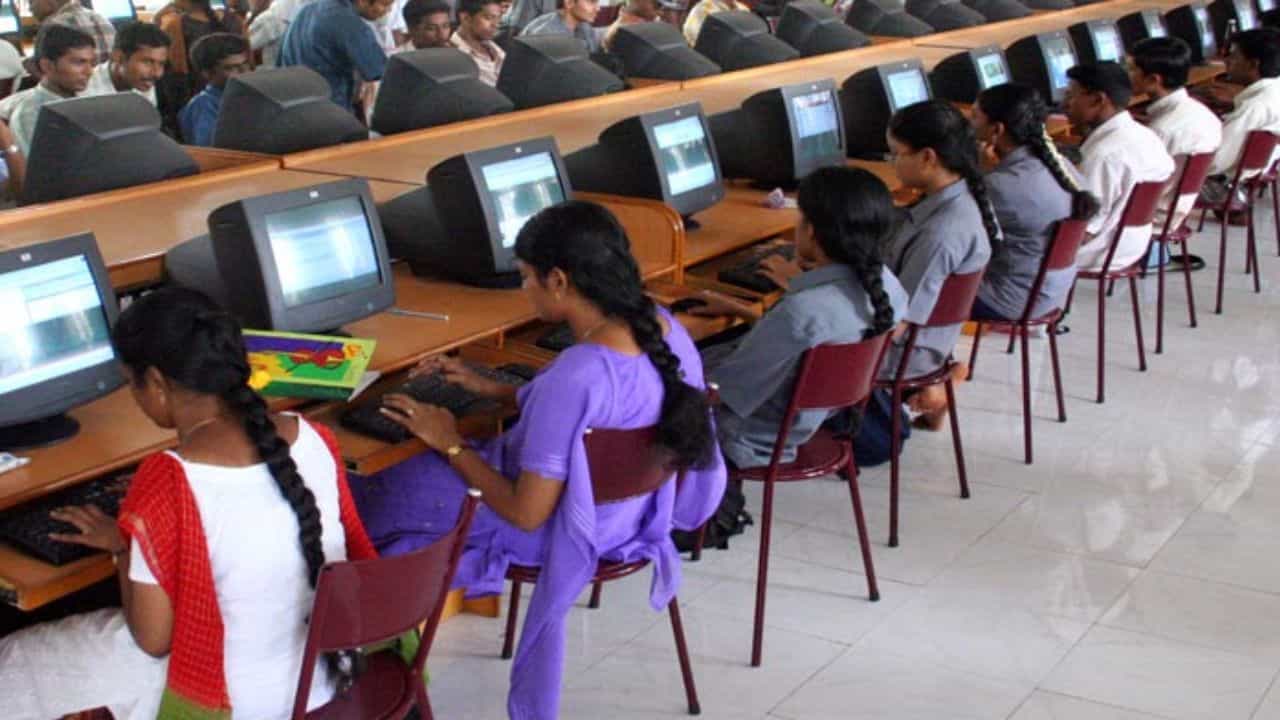 Youth Computer training Centre: AI নিয়ে পড়াশোনা করতে চান? যুব কম্পিউটার প্রশিক্ষণ কেন্দ্রেই হবে বাজিমাত Youth Computer training Centre: AI নিয়ে পড়াশোনা করতে চান? যুব কম্পিউটার প্রশিক্ষণ কেন্দ্রেই হবে বাজিমাত