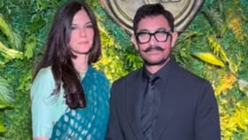 প্রেমিকা গৌরীকে দামি আংটি উপহার আমিরের, বাগদান সেরে ফেললেন?