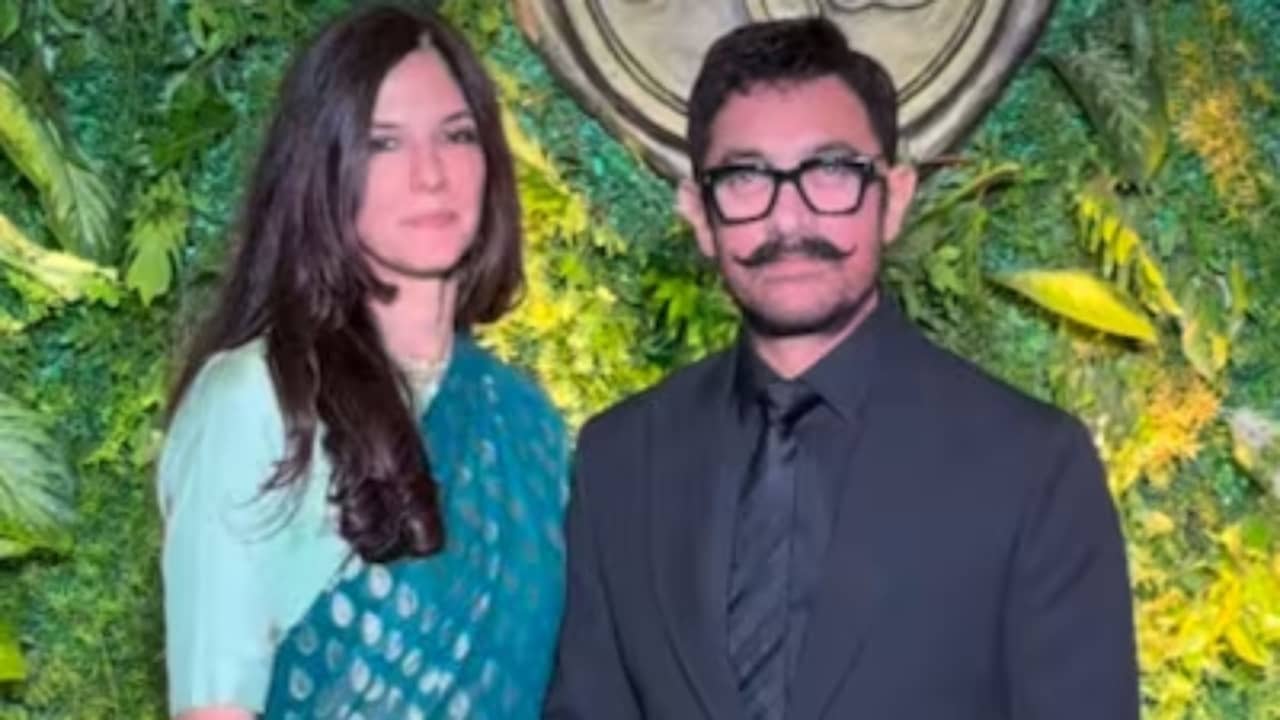 প্রেমিকা গৌরীকে দামি আংটি উপহার আমিরের, বাগদান সেরে ফেললেন?