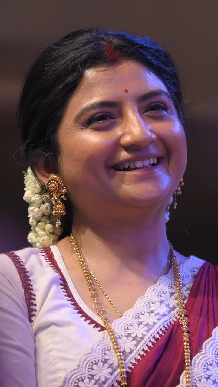 প্রচারের কড়া রোদেও কীভাবে ফিট থাকছেন অদিতি? জেনে নিন তাঁর ডায়েট সিক্রেট