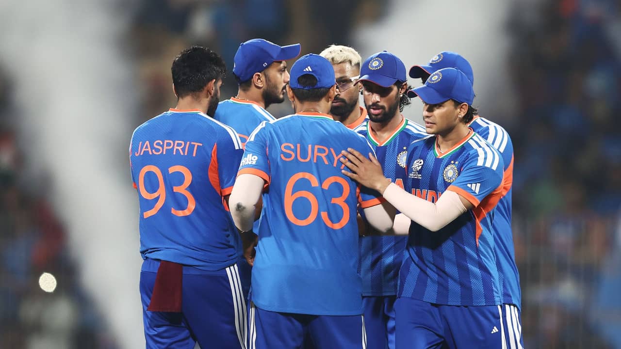 INDvsWI : টসে জিতে ফিল্ডিং ভারতের, ক্যারিবিয়ানদের কম রানে বাঁধার চ্যালেঞ্জ