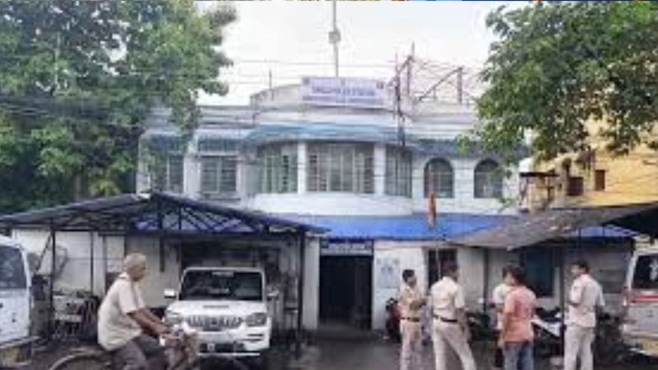 Ghola: টাকা চেয়ে পাননি, অন্তঃসত্ত্বা স্ত্রীকে ‘খুনে’র পর খাটের নীচে রাখল স্বামী