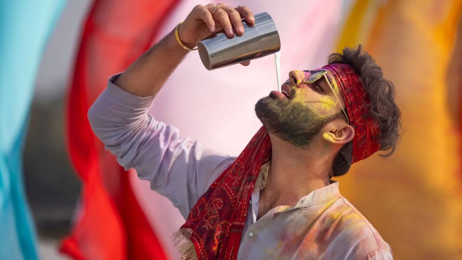 দোলের আমেজে মাত্রাছাড়া ভাঙ? হ্যাংওভার কাটাতে মুশকিল আসান এই ঘরোয়া টোটকায়