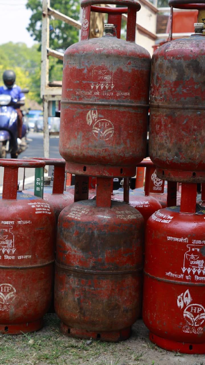 বাড়ি বাড়ি গ্যাস সিলিন্ডার সরবরাহ কি বন্ধ? রান্নার জ্বালানি নিয়ে রাজ্যে চরম হাহাকার!