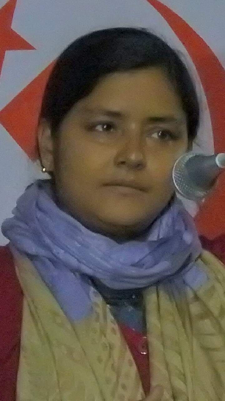 উজ্জ্বলা যোজনার পোস্টার পুড়িয়ে 'রান্না'! দ্রব্যমূল্য বৃদ্ধির প্রতিবাদে মীনাক্ষীদের আন্দোলন