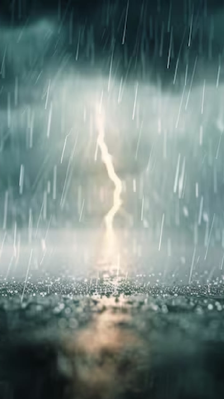 রাজ্যজুড়ে আবারও ঝড়-বৃষ্টির জোরালো সম্ভাবনা! জারি করা হল সতর্কতা