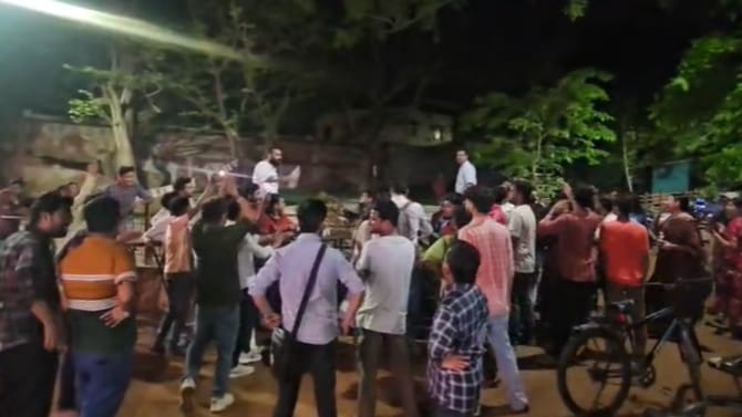 সম্মুখ সমরে SFI ও ABVP, হাতাহাতি-মারামারিতে তপ্ত শান্তিনিকেতন