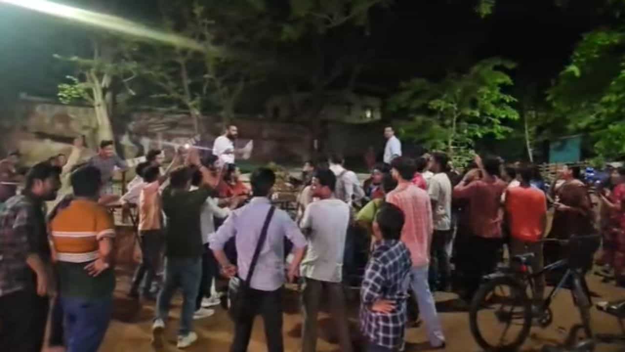 Santiniketan: চরম অশান্তি শান্তিনিকেতনে, রূপান্তরকামীদের অধিকার রক্ষার সভার আয়োজন SFI-এর, স্লোগানিং ঘিরে সেখানেই হাতাহাতি ABVP ও SFI-এর