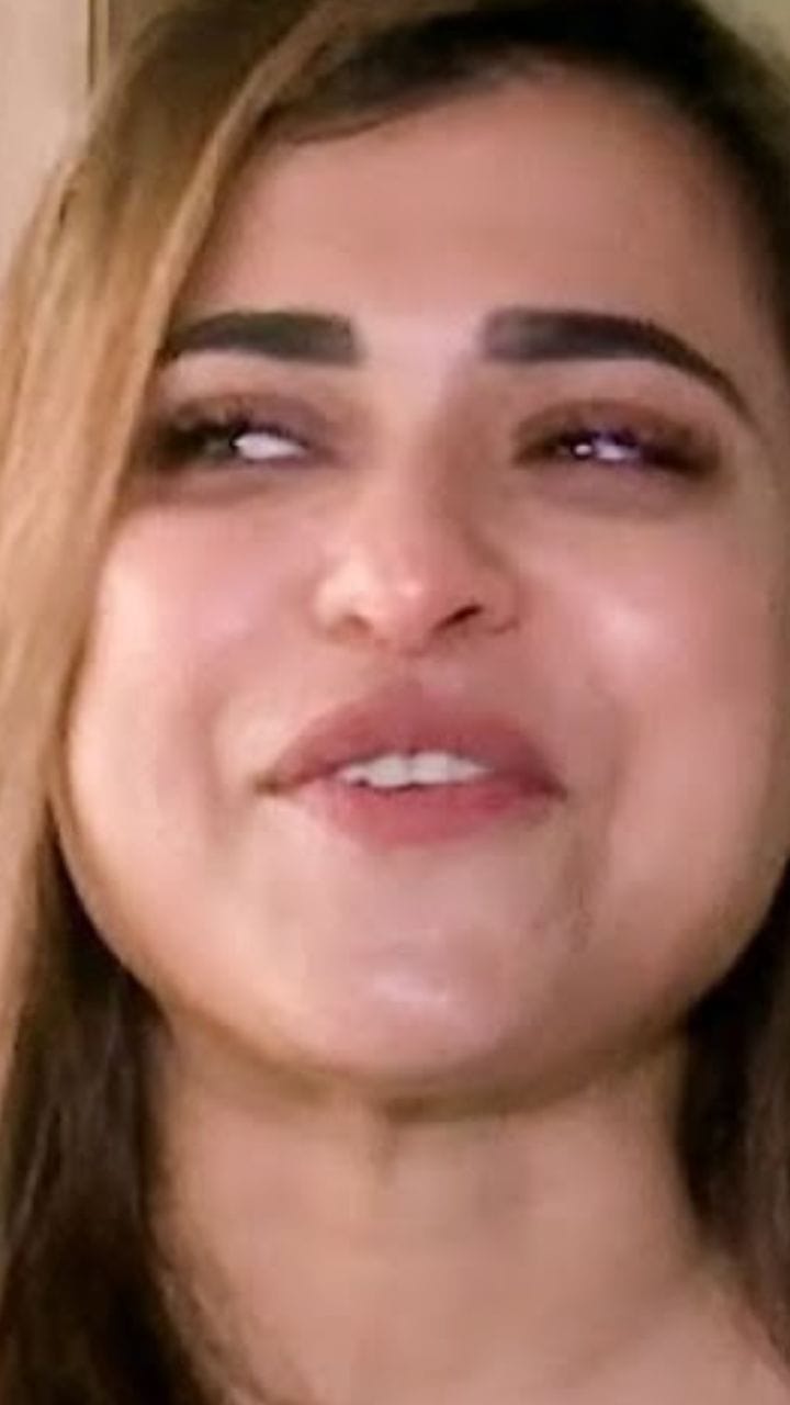 আমাকে ইট মারবেন, পাটকেল খাবেন: শ্রেয়া