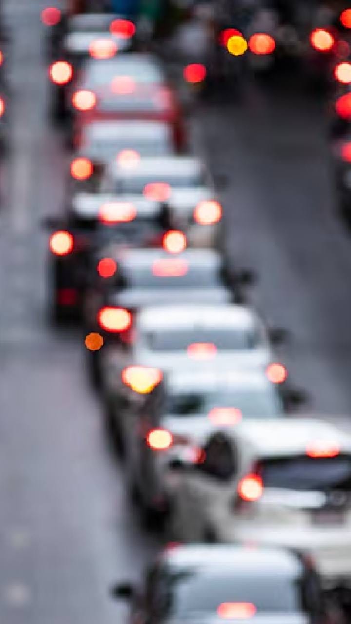 ছুটির দিনে কেমন শহরের ট্রাফিক? যাতায়াতের আগে জেনে নিন আপডেট