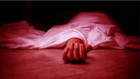 গন্ধে টেকা যাচ্ছিল না, যুবতীর রুমের দরজা ঠেলেই চমকে উঠলেন বাড়িমালিক