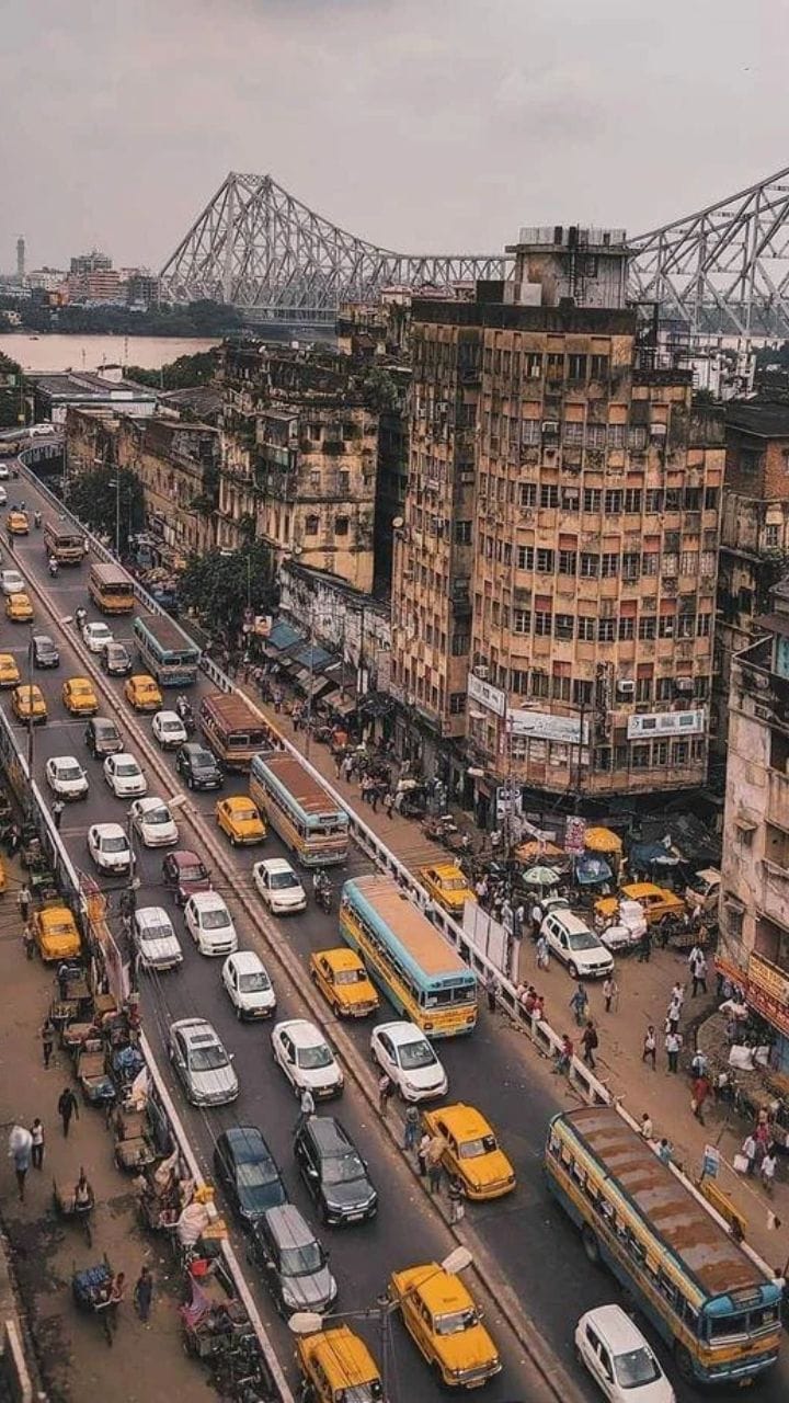 মিছিলের কারণে আজ কোন কোন রাস্তা এড়িয়ে চলবেন?