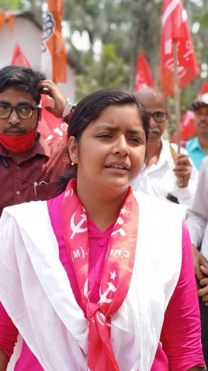 বাইকে চেপে মীনাক্ষীর প্রচার