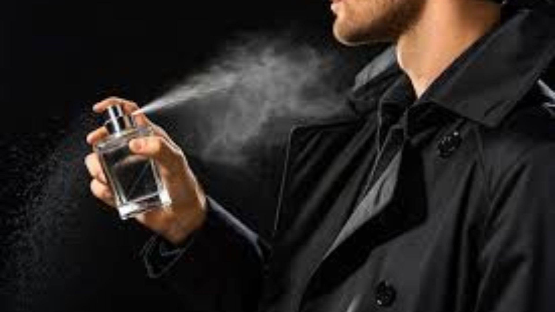  ঘষার অ্যালকোহল (Rubbing Alcohol): যদি পারফিউমে তেলের ভাগ বেশি থাকে, তবে সামান্য রাবিং অ্যালকোহল ব্যবহার করুন। তুলোর বল অ্যালকোহলে ভিজিয়ে দাগের ওপর আলতো করে চেপে ধরুন, দাগ উঠে আসবে।