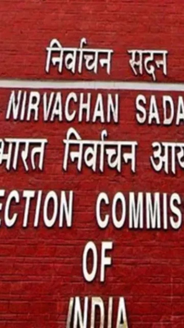 দ্বিতীয় দফার ভোটের আগে পুলকার বির্তকে কমিশন