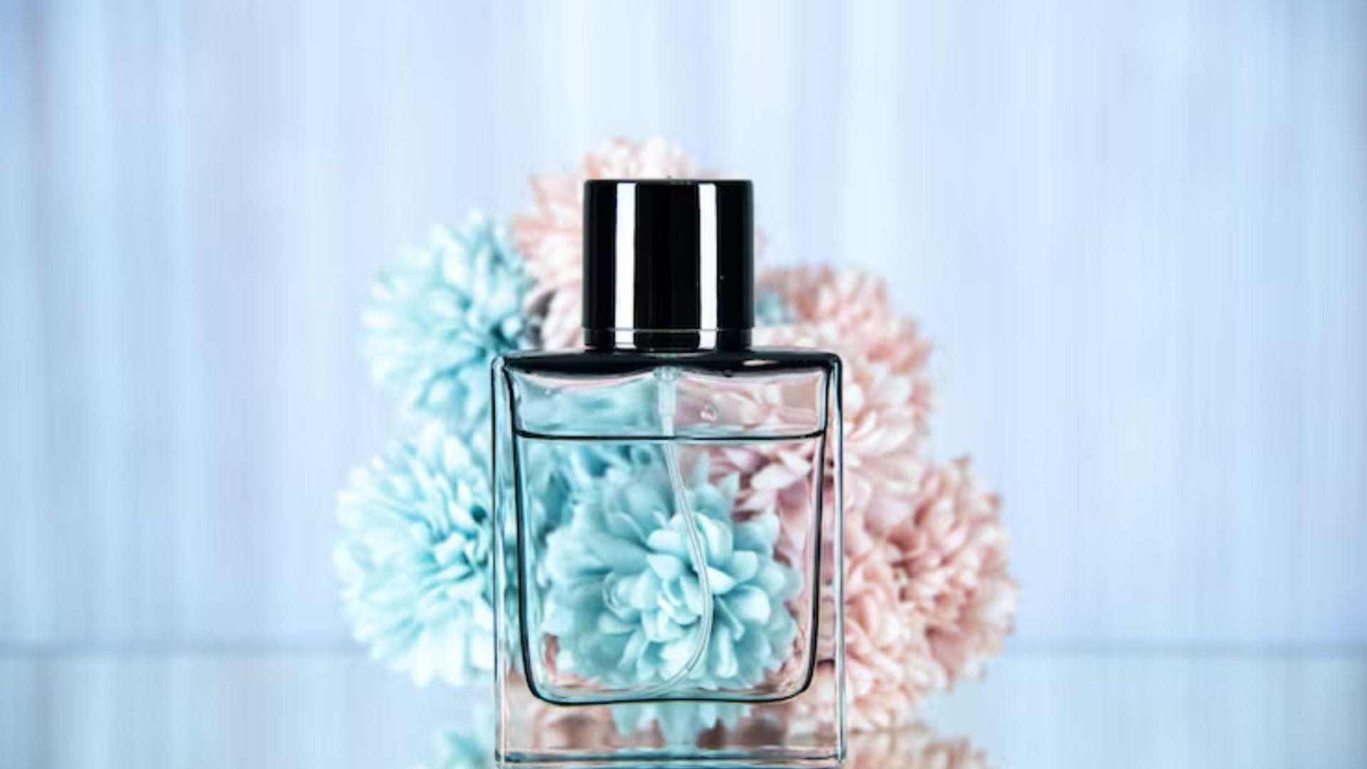  ডিশ ওয়াশিং লিকুইড: যদি পারফিউমের দাগ তৈলাক্ত হয়, তবে সামান্য ডিশ ওয়াশিং লিকুইড দাগের জায়গায় লাগিয়ে ঘষুন। এটি কাপড়ের তন্তু থেকে তেলের কণাগুলো বের করে আনতে সাহায্য করে।