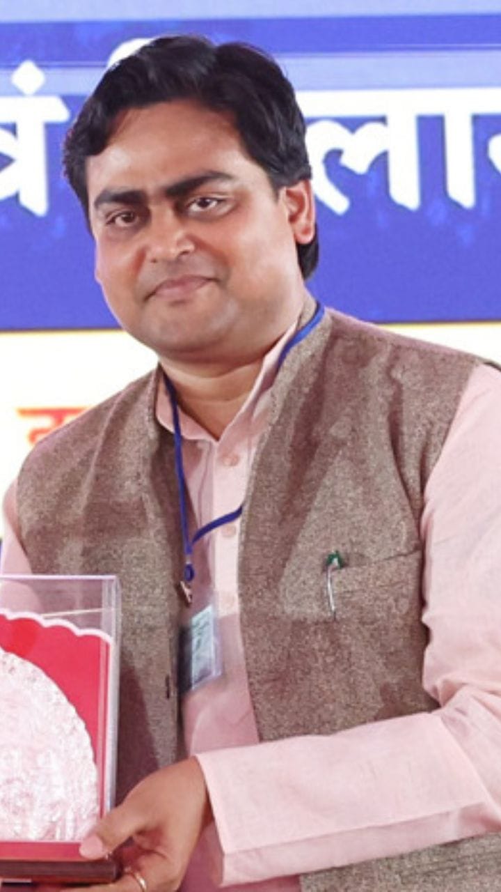 কালো পতাকা দেখালেই পেটানো হবে: শান্তনু