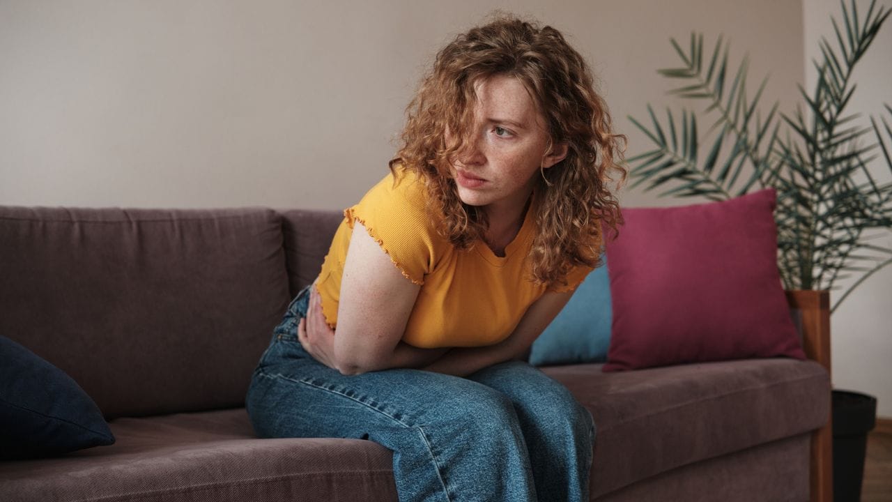 কিন্তু খুব বেশি বরফ ঠান্ডা জল খেলে রক্তনালী সংকুচিত হয়ে গেলে হজমের সমস্যা হতে পারে। এটি পেটের রক্ত চলাচল কমিয়ে দেয়। GETTY