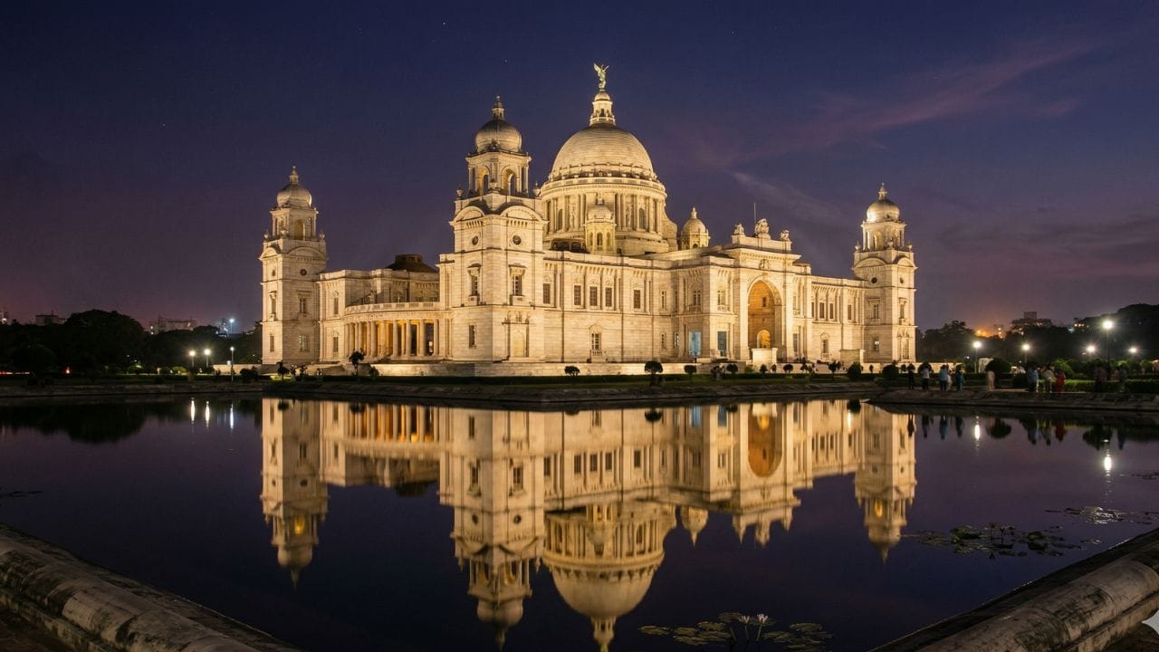 ভিক্টোরিয়া - প্রেমের আদর্শ ঠিকানা হতে পারে ভিক্টোরিয়া মেমোরিয়াল। সবুজ বাগানে প্রেমিক-প্রেমিকার সঙ্গে সময় কাটান। - AI