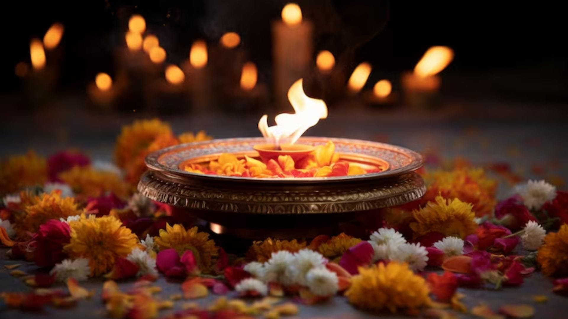 পুজোর কাজে কখনো ফাটা বা খণ্ডিত প্রদীপ ব্যবহার করা উচিত নয়। সবসময় পরিষ্কার ও নিখুঁত প্রদীপ ব্যবহার করাই বিধেয়। নিয়ম মেনে ভক্তিভরে প্রদীপ জ্বালালে গৃহকোণ যেমন আলোকিত হয়, তেমনই মনের অন্ধকারও দূর হয়।