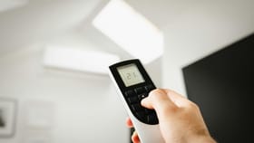 এই গরমে দিনে টানা ৫-৬ ঘণ্টা AC চালাচ্ছেন? কত বিল আসবে, হিসাব জেনে নিন