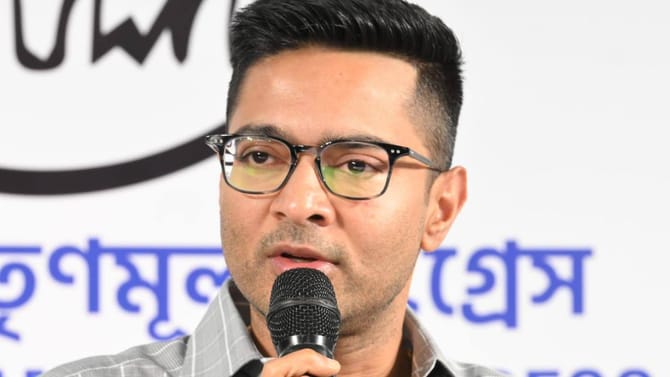 ‘কোন শিল্পপতিকে বাঁচাতে হাসিনাকে দিল্লিতে আশ্রয়?’, খোঁচা অভিষেকের