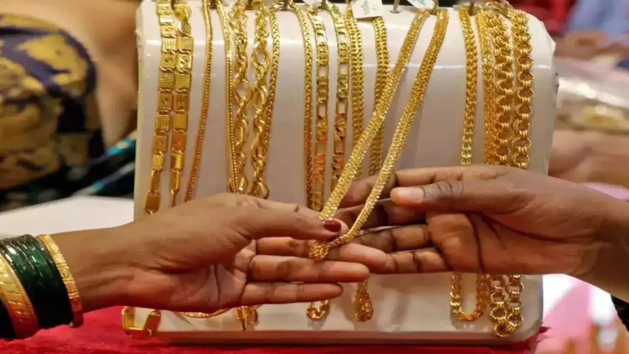 Akshaya Tritiya 2026: অক্ষয় তৃতীয়াতে কেন সোনা কিনতে হয় জানেন?