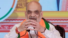 কাকে উল্টো করে ঝুলিয়ে সিধে করবেন অমিত শাহ?