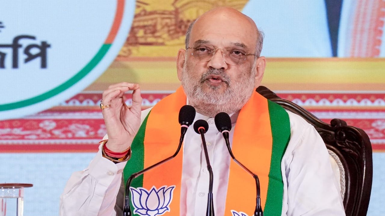 মহিলাদের নিরাপত্তার জন্য থাকবে বিশেষ মহিলা পুলিশ ব্যাটলিয়ন। নাম দুর্গা সুরক্ষা স্কোয়াড। রাজ্যের সমস্ত সরকারি চাকরিতে মহিলাদের জন্য ৩৩ শতাংশ আসন সংরক্ষণ করা হবে। 