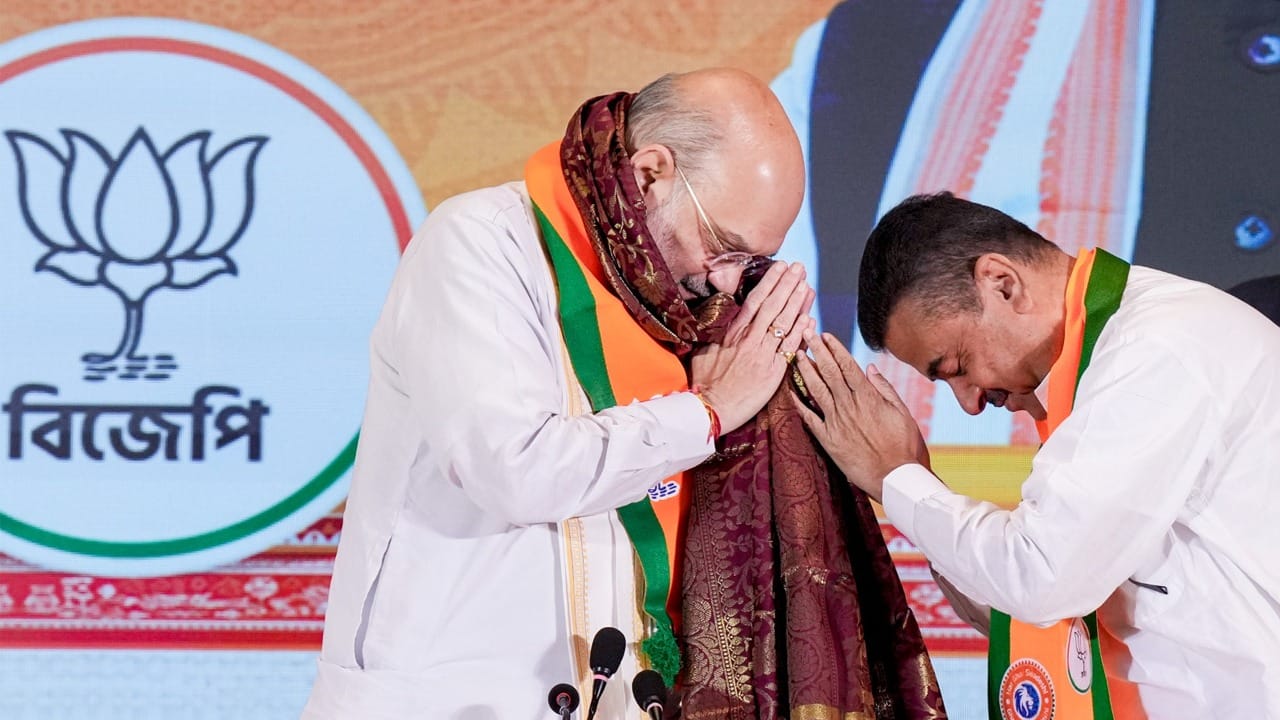 বাংলাতে আয়ুষ্মান ভারত চালু করা হবে। এছাড়া বাকি কেন্দ্রীয় প্রকল্পগুলিও চালু করা হবে। মহিলাদের জন্য বিনামূল্যে এইচপিভি টিকাকরণ স্তন ক্যানসার পরীক্ষা চালু করা হবে। উত্তরবঙ্গে নতুন এইমস ও নতুন আইআইটি ও আইআইএম ক্যাম্পাস তৈরি করা হবে।