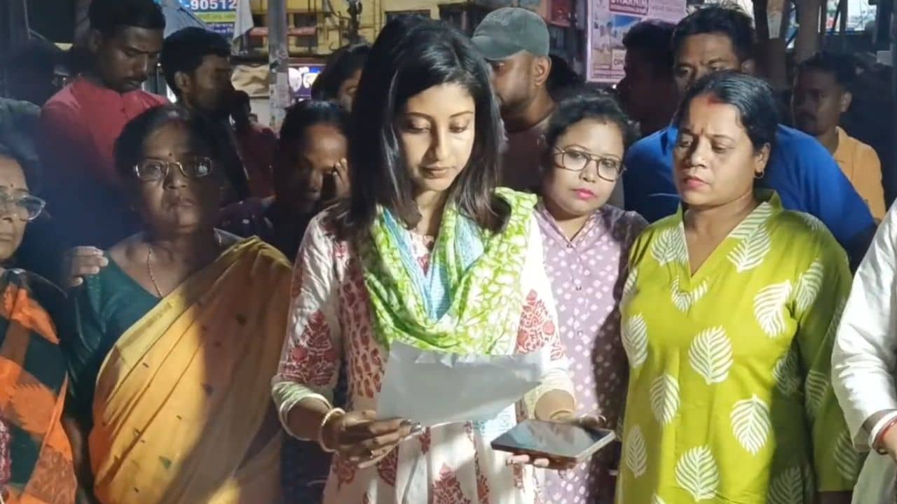 Sonarpur Election Controversy: বিলি হচ্ছে অন্নপূর্ণা ভান্ডারের ফর্ম? ভোটের মুখে বিতর্ক তুঙ্গে সোনারপুরে